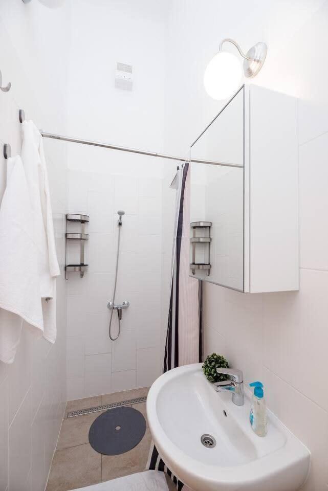 Brand New Central Ac Apartment Budapest Extérieur photo