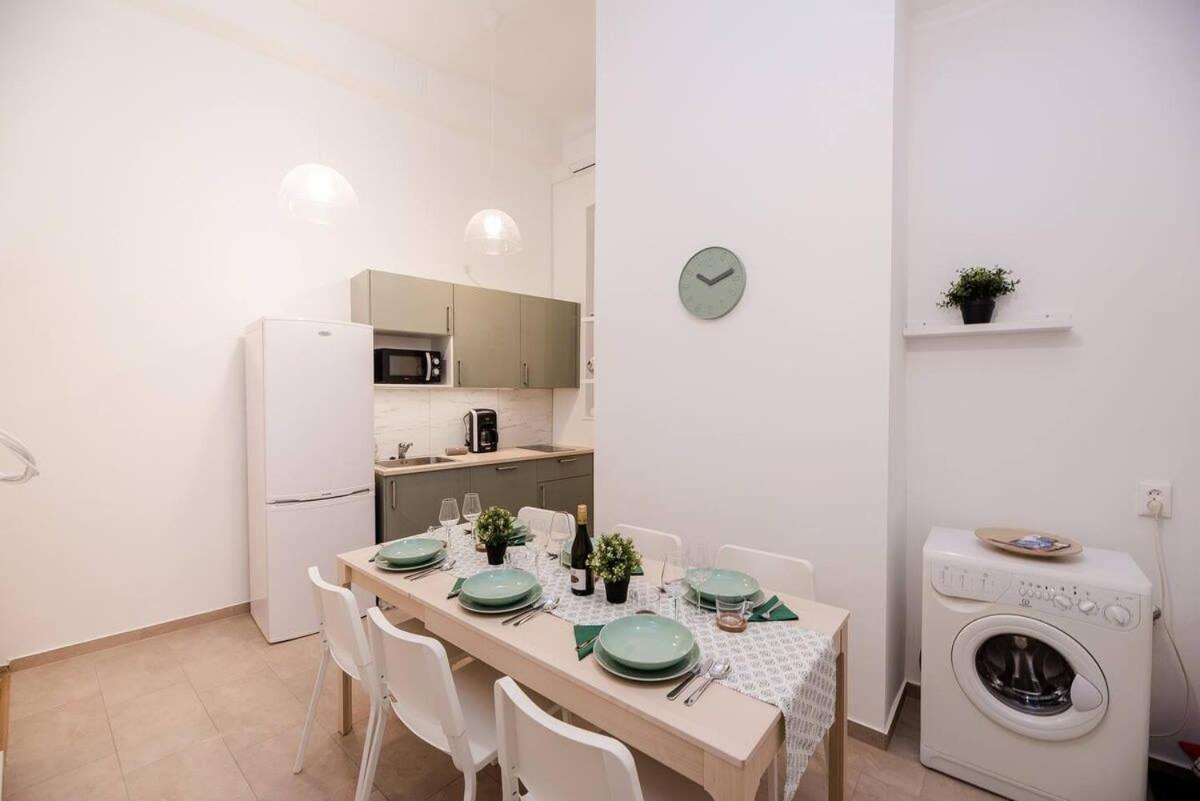 Brand New Central Ac Apartment Budapest Extérieur photo